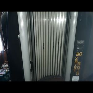Tanning booth